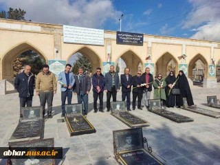 آئین عطر افشانی و غبارروبی مزار شهدا با حضور رؤسای دانشکده فنی و حرفه ای ابهر و دانشگاه پیام نور برگزار گردید: