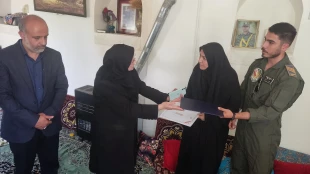 همزمان با فرارسیدن اولین سالگرد شهدای خدمت :
حضور مسئولین دانشگاه ملی مهارت استان زنجان و آموزشکده ابهر در منزل مادری شهید خدمت "بهروز قدیمی 
 3