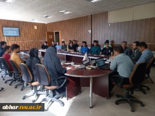  با هدف آشنایی دانشجویان از آیین نامه های آموزشی، پژوهشی، دانشجویی و فرهنگی
جلسه توجیهی دانشجویان جدیدالورود آموزشکده پسران ابهر باحضور رئیس، مسئولین  وکارشناسان آموزشکده درمحل  اتاق کنفرانس برگزار گردید
 2